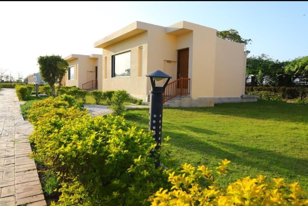 Haritma Resort Delhi  Exterior foto